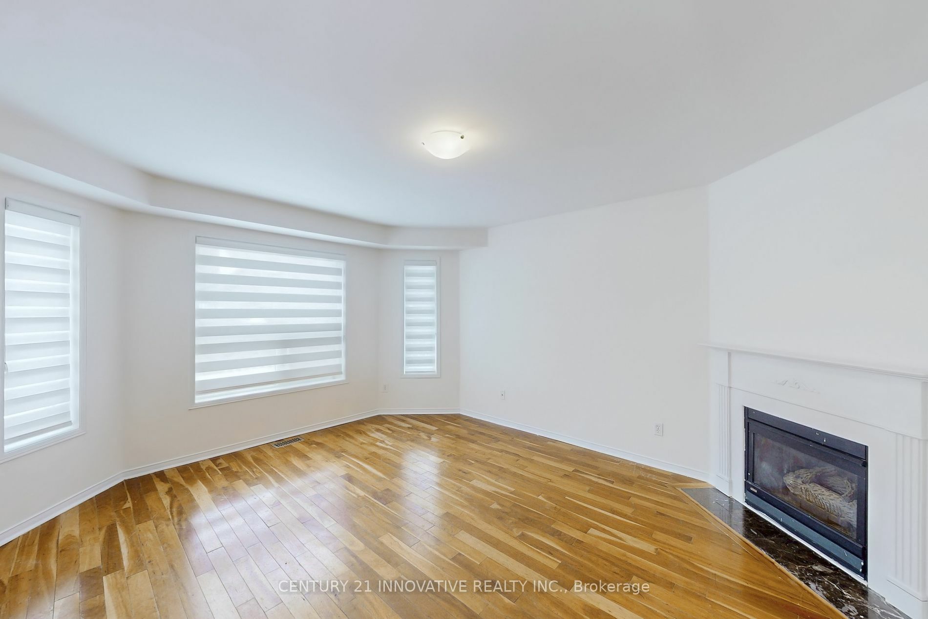 Property Photo:  863 Stonebridge Ave N  ON L5V 2L1 