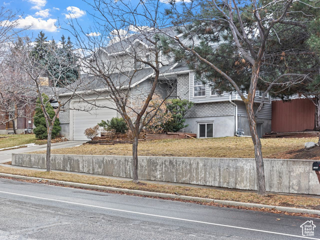 Property Photo: 1994 E Gyrfalcon Dr UT 84092