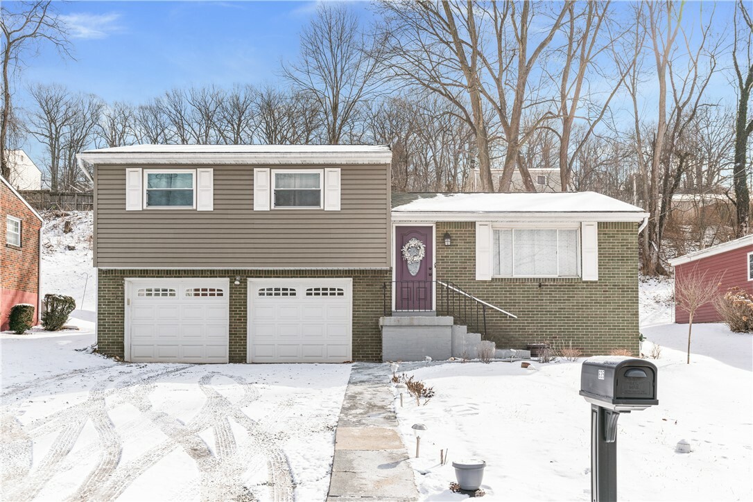 Property Photo:  635 Harborview Dr  PA 15239 