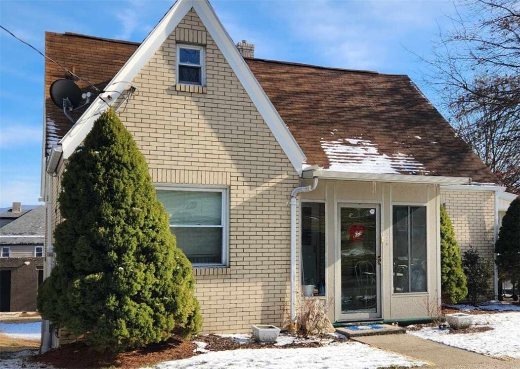 Property Photo: 156 Oakland Ave PA 15401