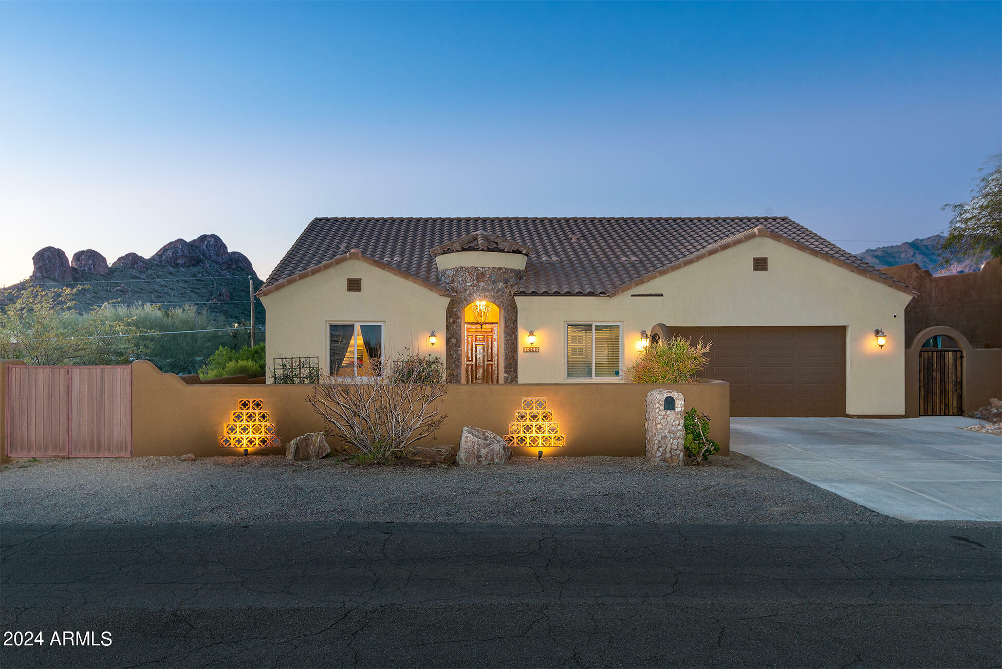 10142 E La Palma Avenue  Gold Canyon AZ 85118 photo