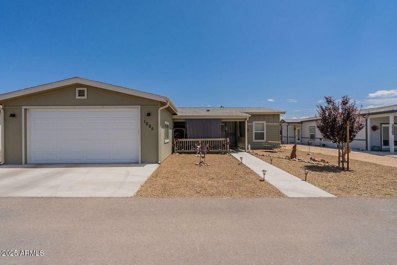 Property Photo:  1095 Nichlaus Drive  AZ 86326 