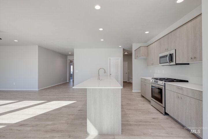 Property Photo:  208 Aquamarine Ave  ID 83605 