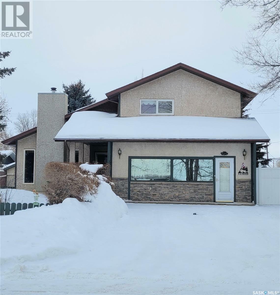 Property Photo:  514 Railway Avenue  SK S0G 3Z0 