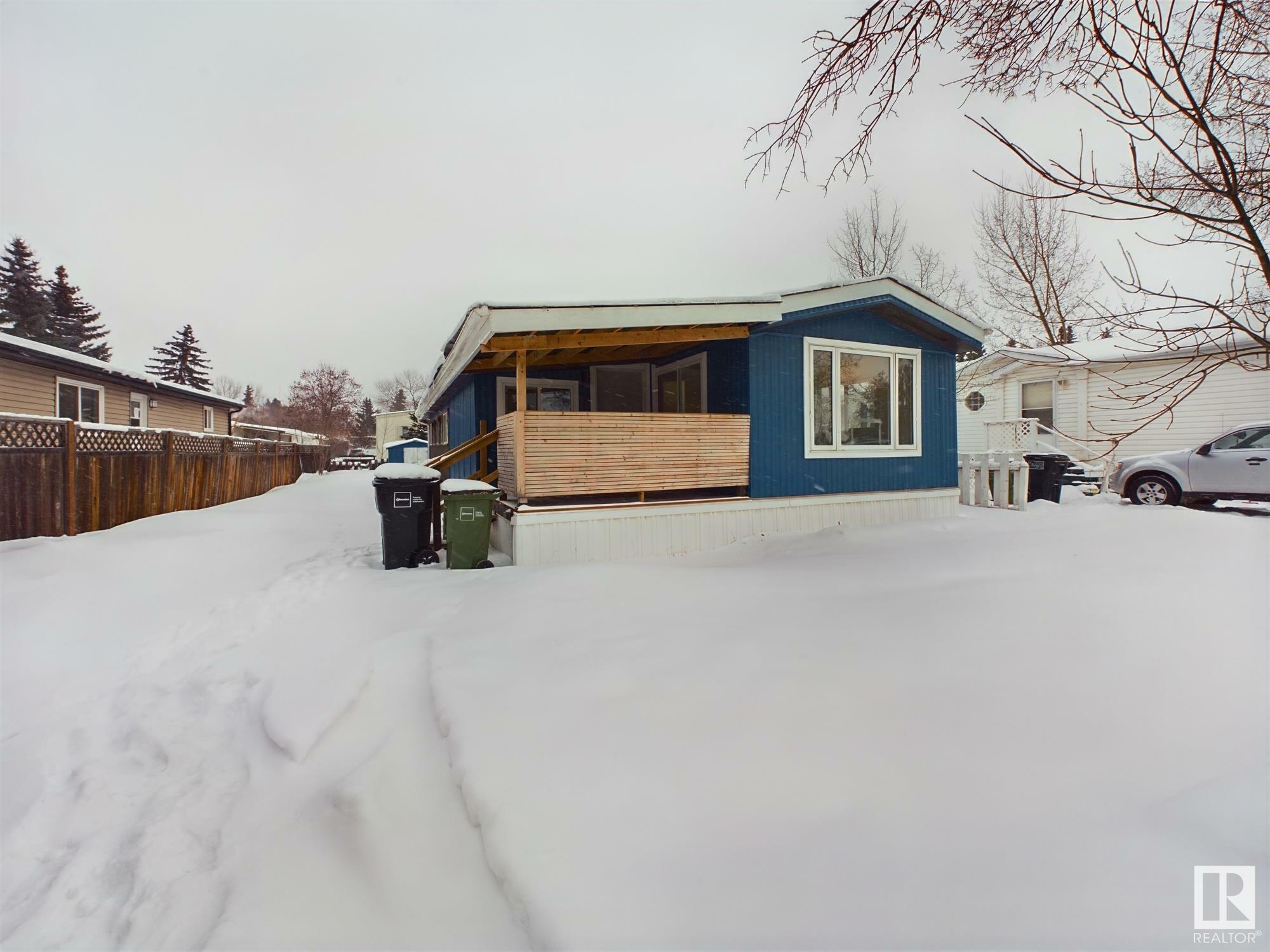 Property Photo:  68 The Parkway NW  AB T6P 1G2 