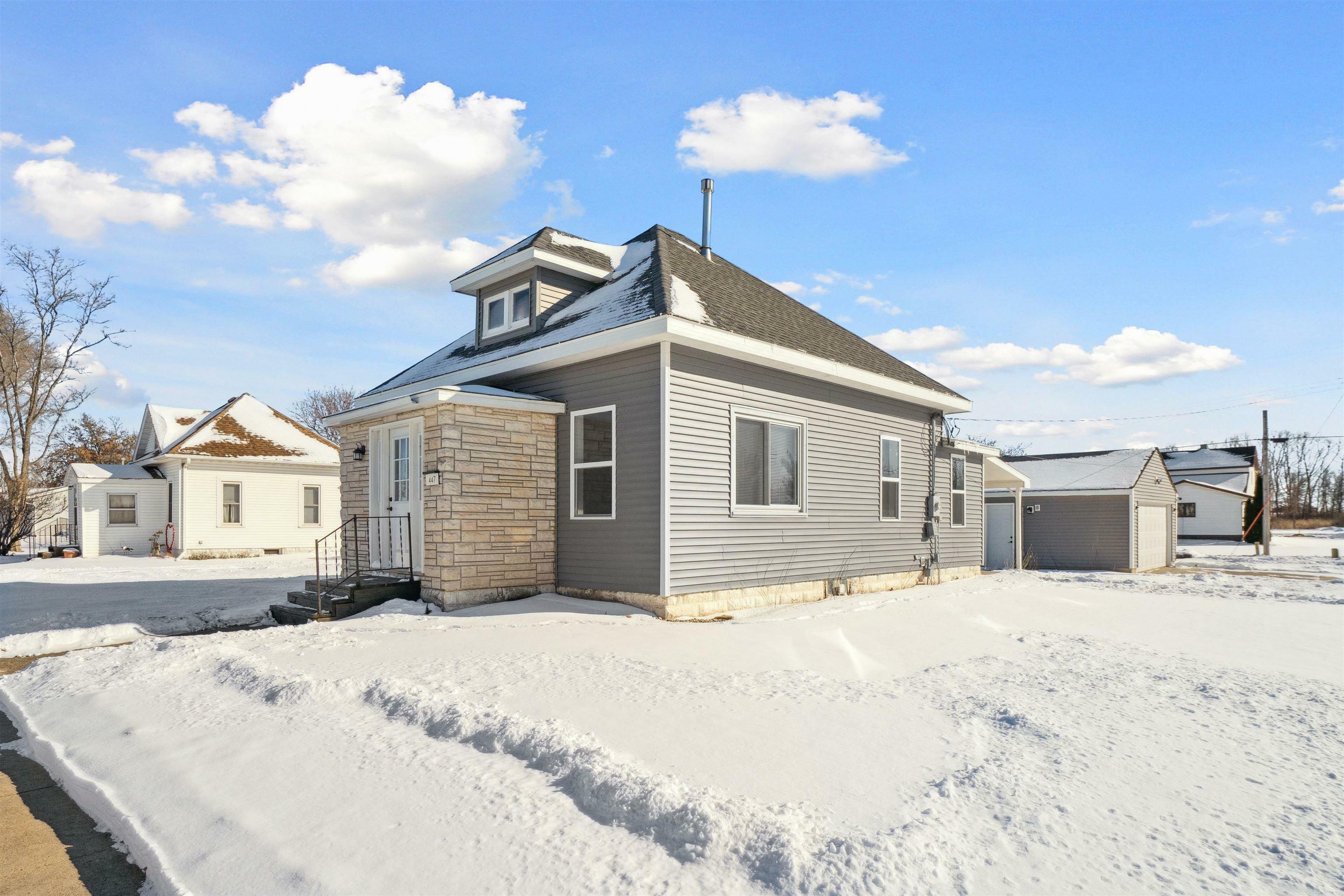 Property Photo: 447 Nash Street IA 50604