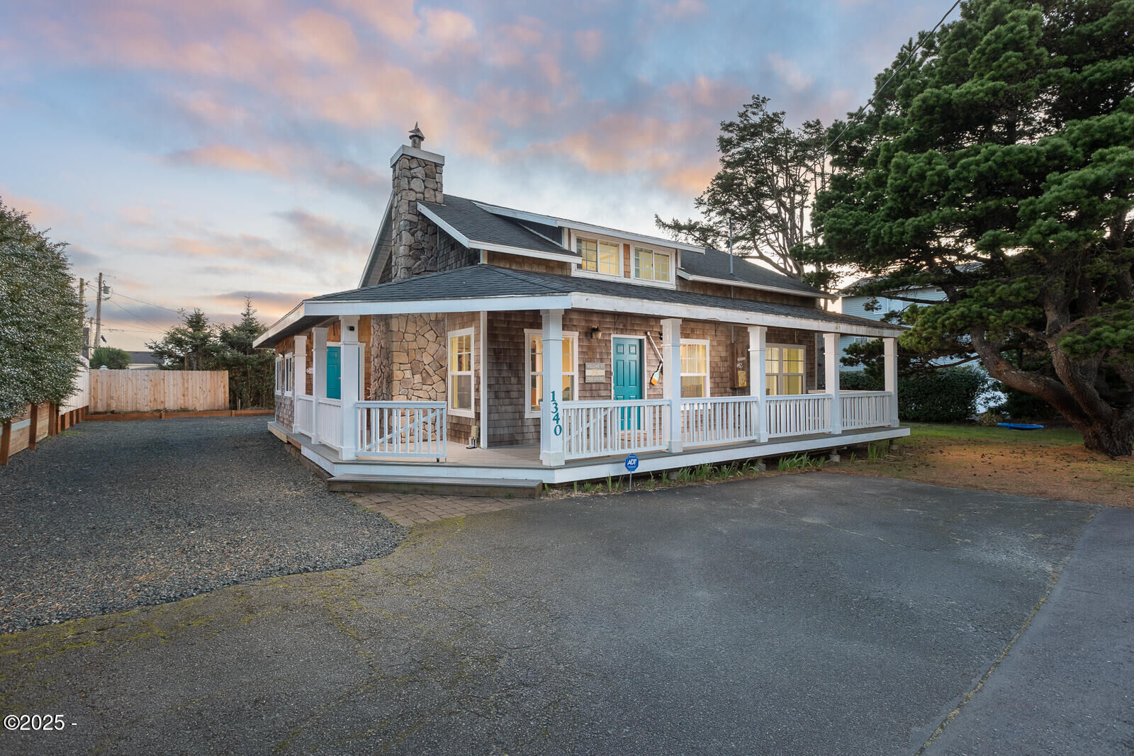 Property Photo: 1340 NW 15th Street OR 97367