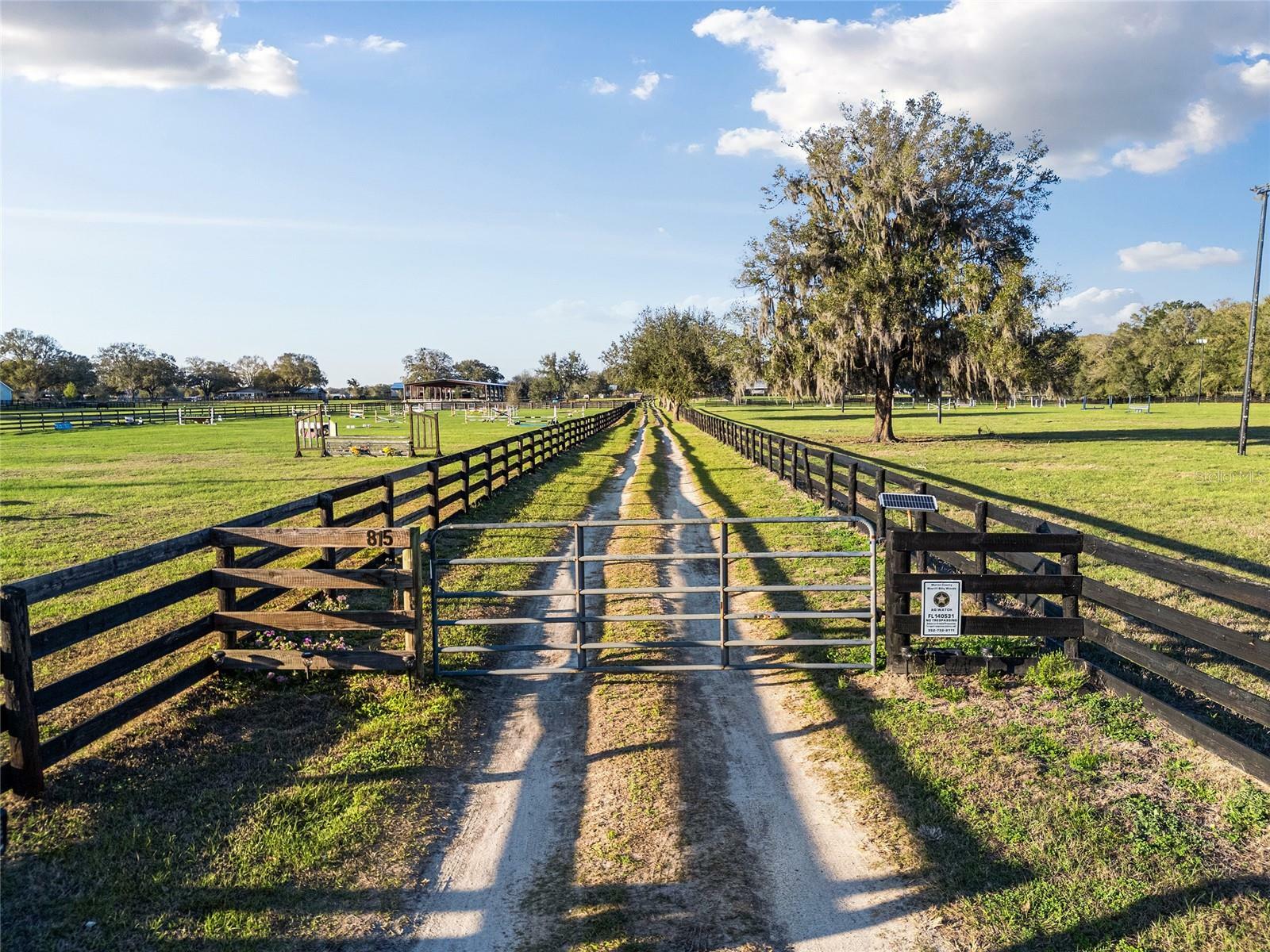 Property Photo: 815 SE 145th Street FL 34491