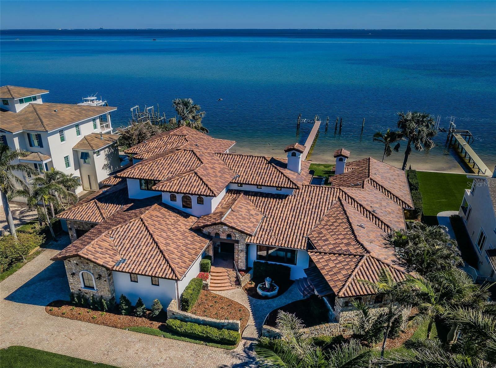 Property Photo: 3901 Bayshore Boulevard NE FL 33703