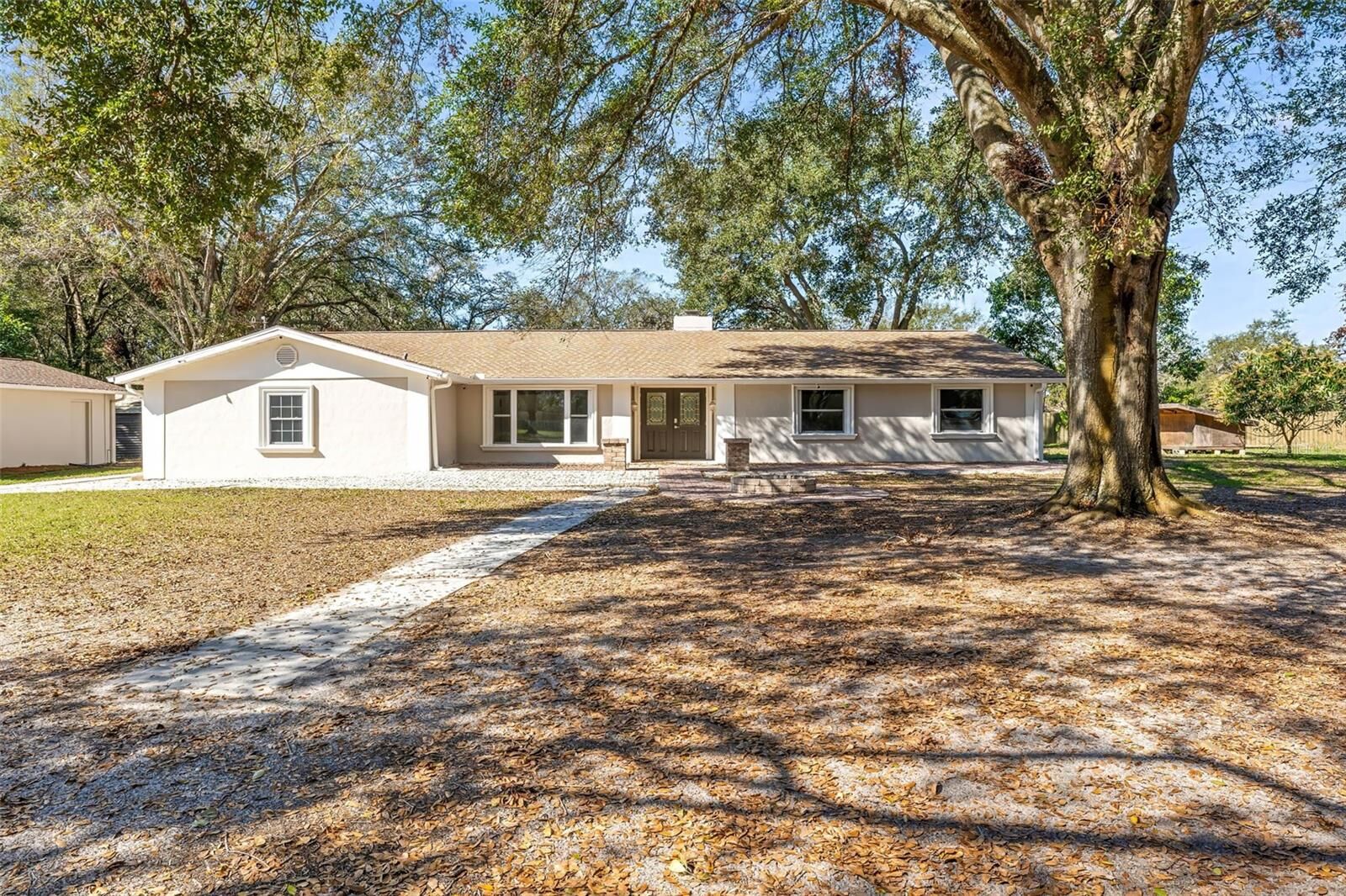 Property Photo:  1122 S Mulrennan Road  FL 33594