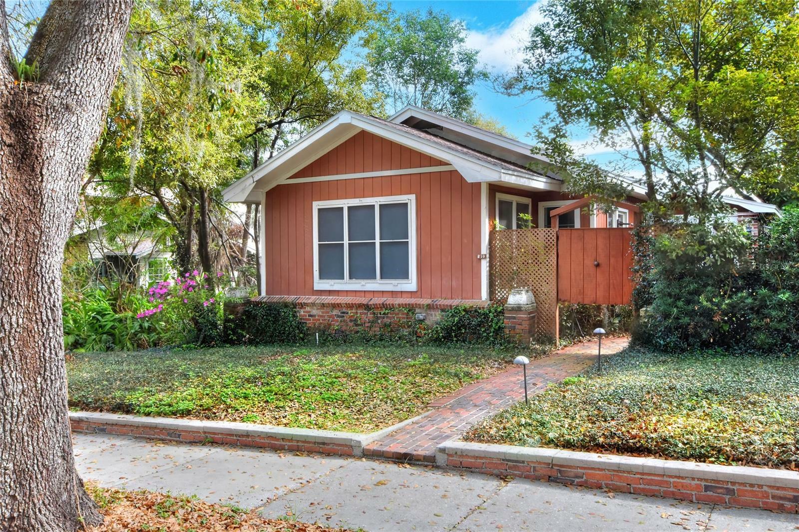 Property Photo:  810 Orange Park Avenue  FL 33801 