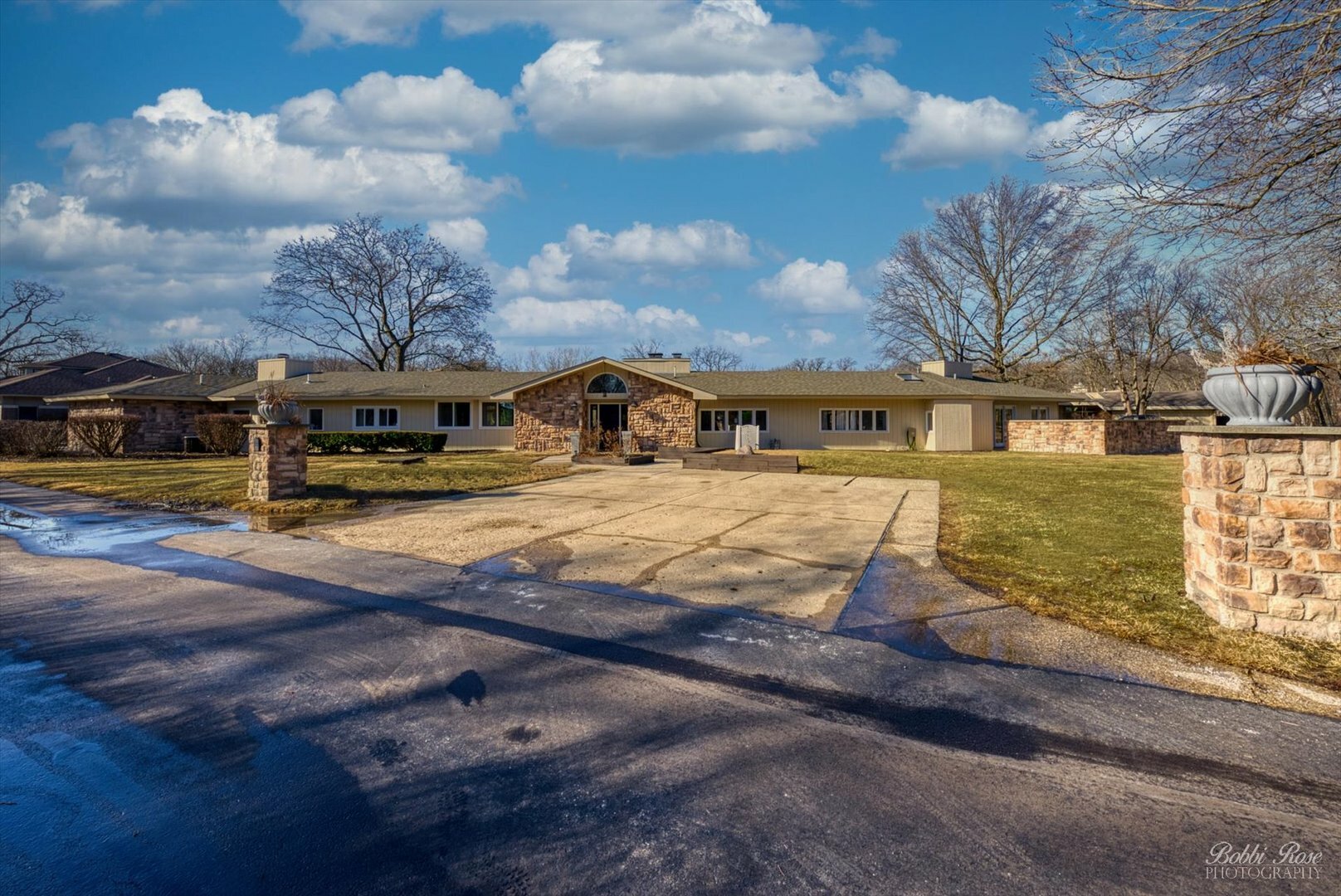 Property Photo:  208 Brookdale Lane  IL 60067 