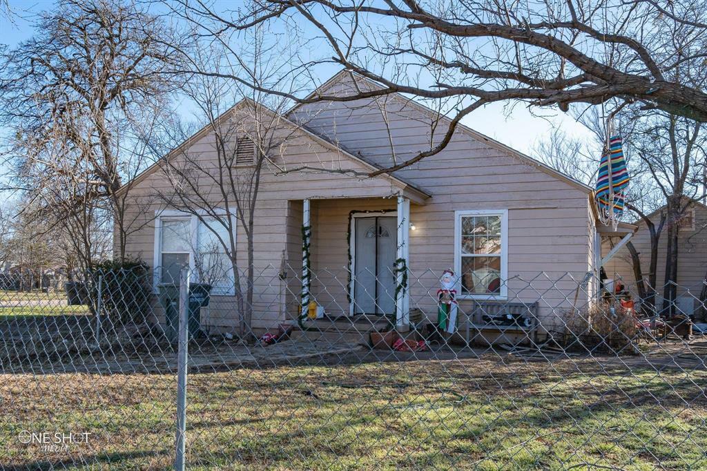 Property Photo: 1041 Mulberry Street TX 79601