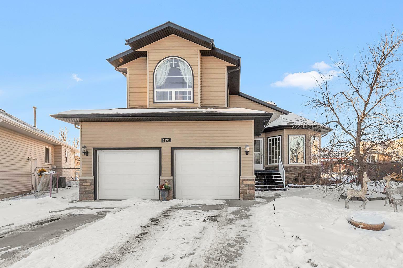 Property Photo: 1230 1 Avenue NW AB T0J 0Y1