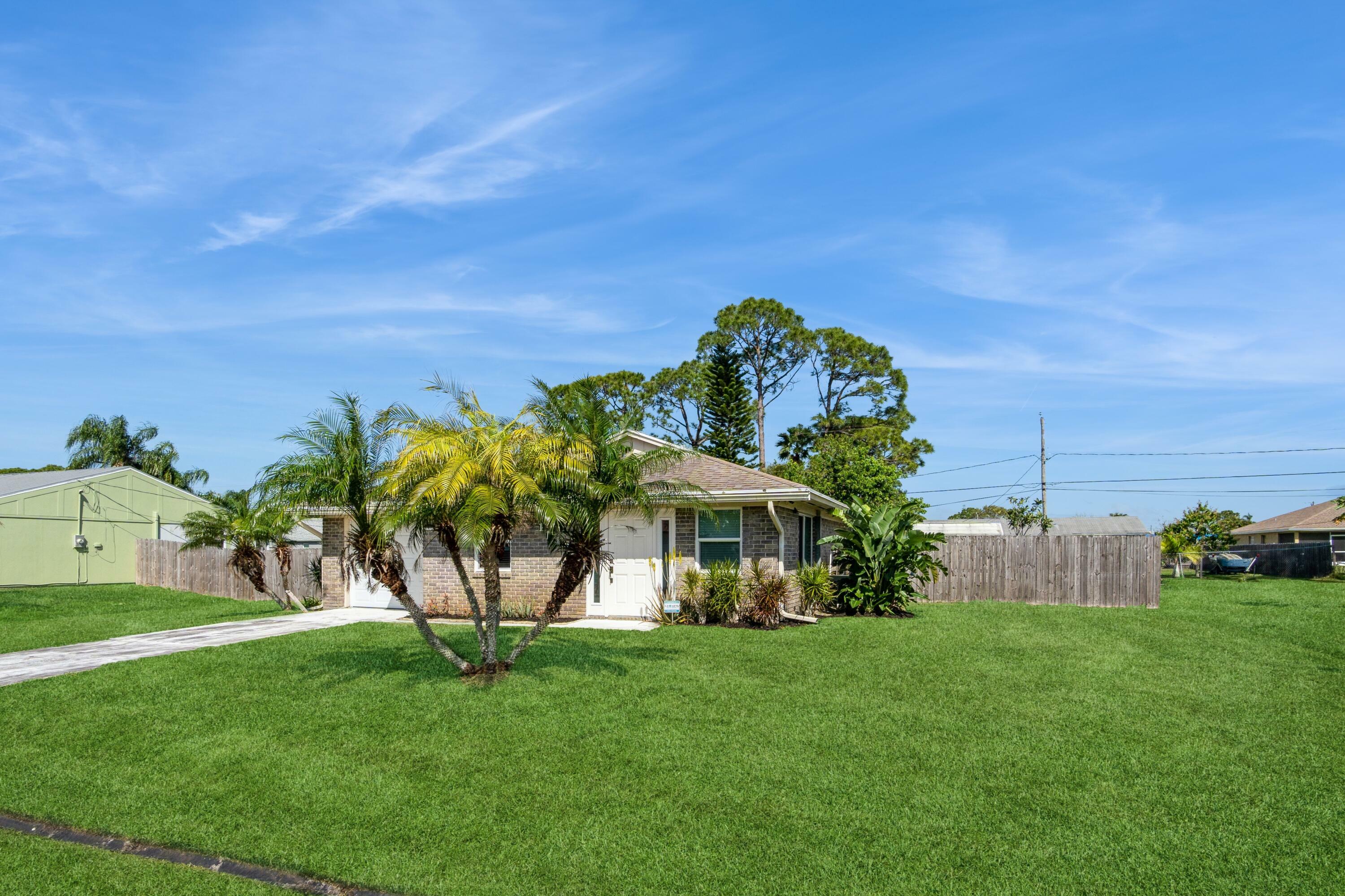 Property Photo:  1149 SW Jennifer Avenue  FL 34953 