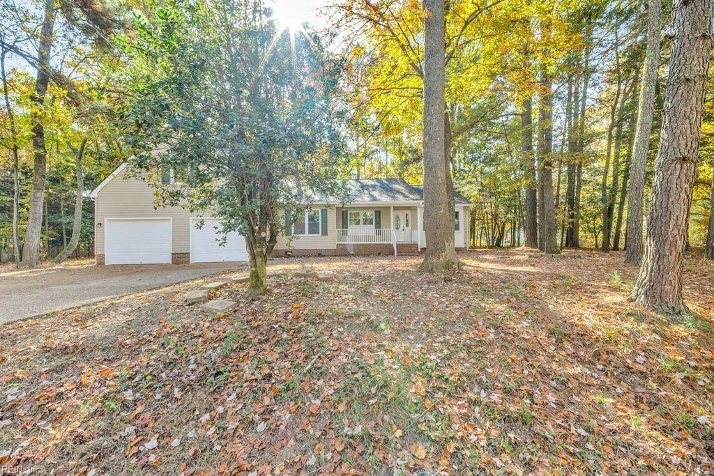 Property Photo:  112 Wellington Cir  VA 23185 