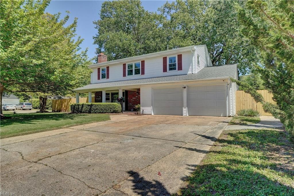 Property Photo: 464 E Plantation Rd VA 23454