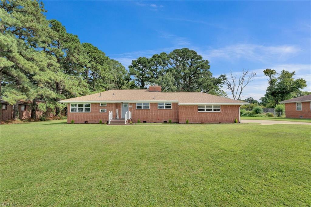 Property Photo: 1724 W Queen St VA 23666