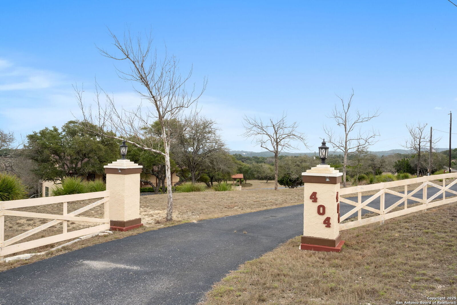 Property Photo:  404 Lake Side Circle  TX 78006 