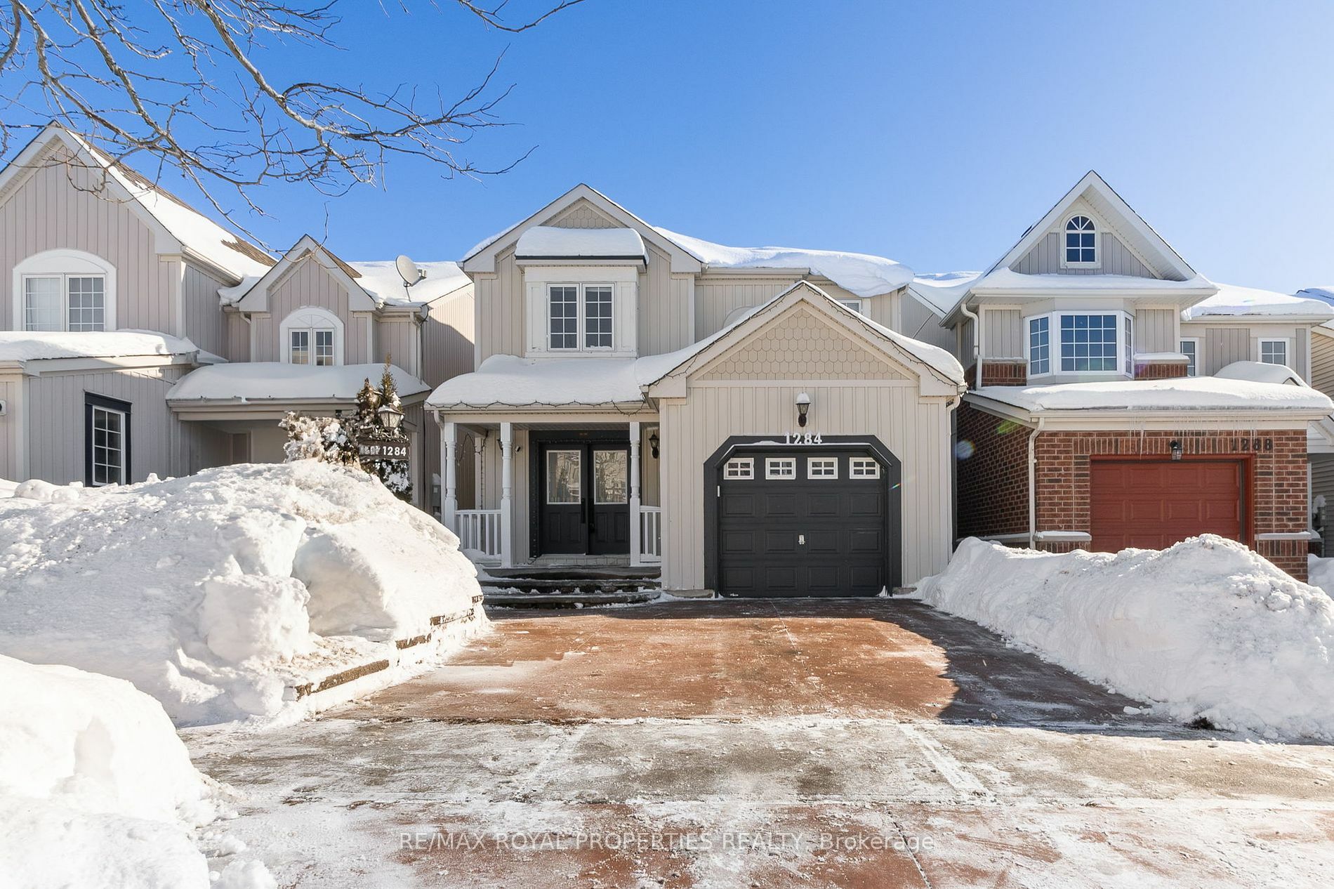 Property Photo:  1284 Ashgrove Cres  ON L1K 3A6 