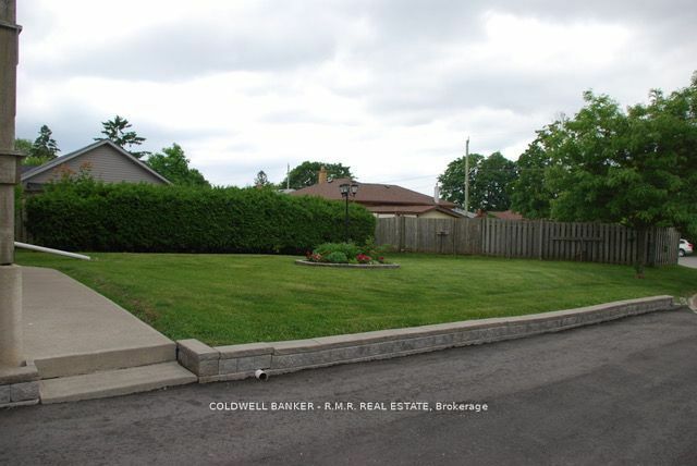 Property Photo:  439 Austen Crt  ON L1H 6K7 