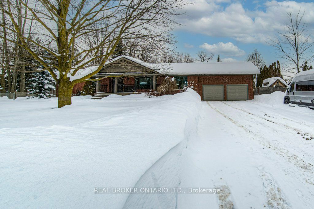 Property Photo:  424 Lexington Rd  ON N2K 2K3 