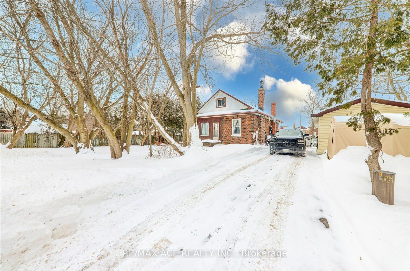 Property Photo:  304 West Scugog Lane  ON L1C 3K2 