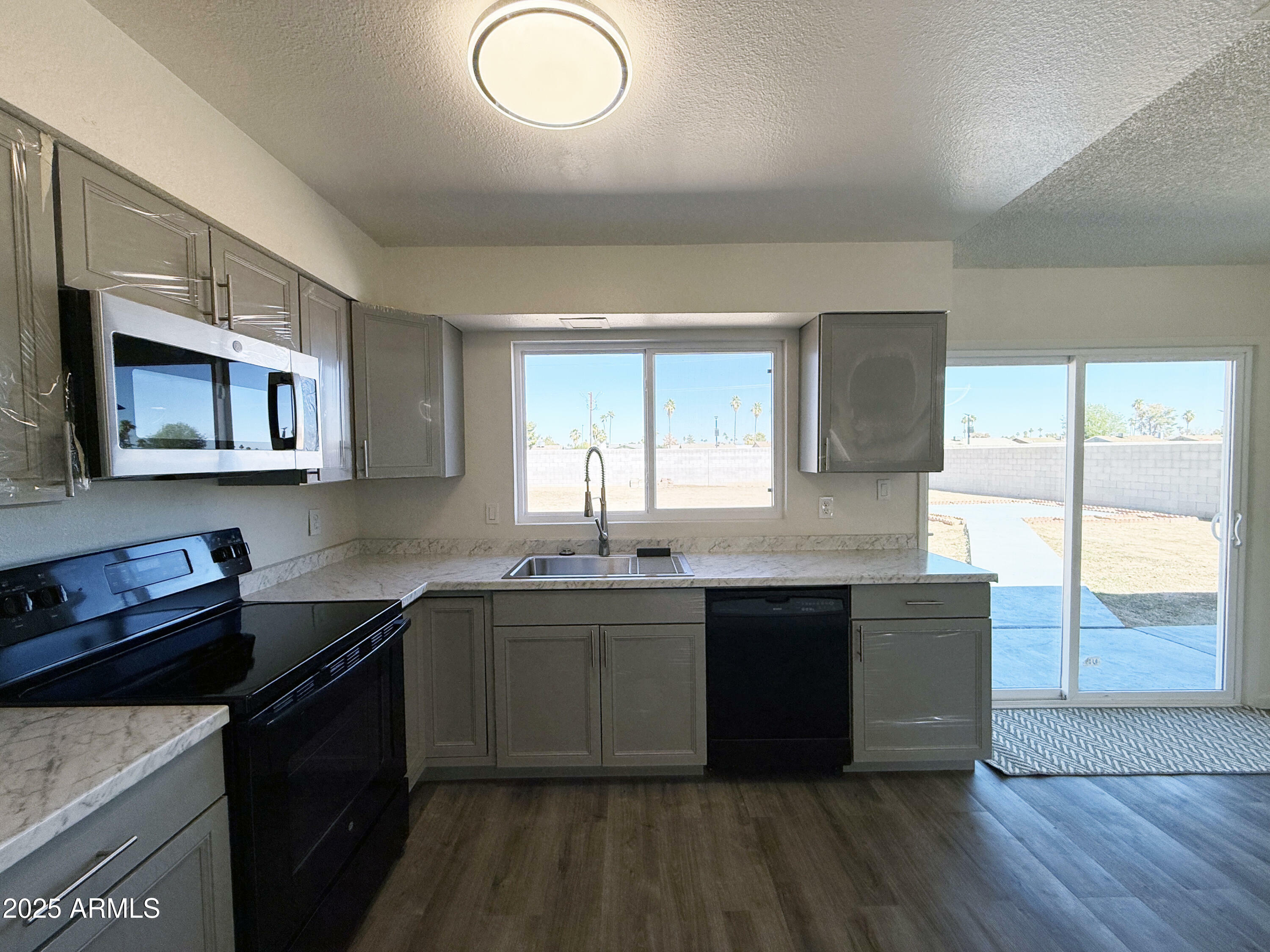 Property Photo: 2018 W Western Drive AZ 85224