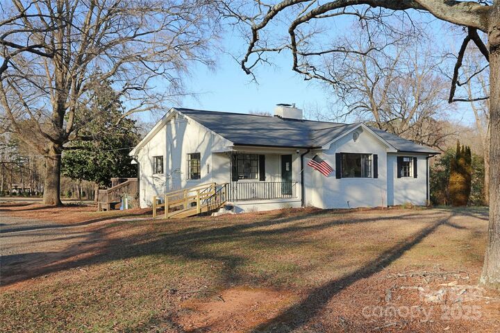 Property Photo:  7830 Large Oak Lane  NC 28227 