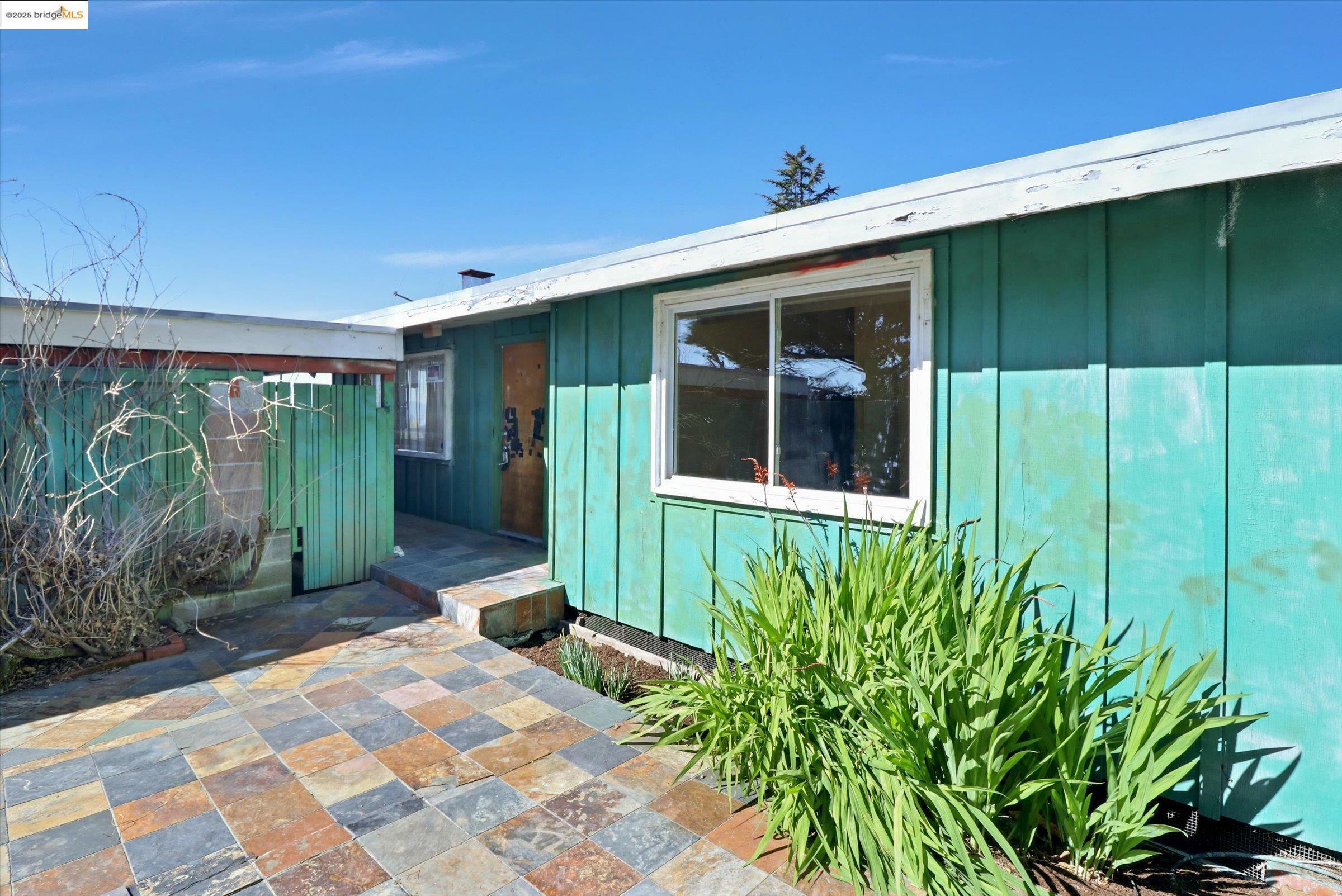 Property Photo:  41 Hemlock Ln  CA 94611 