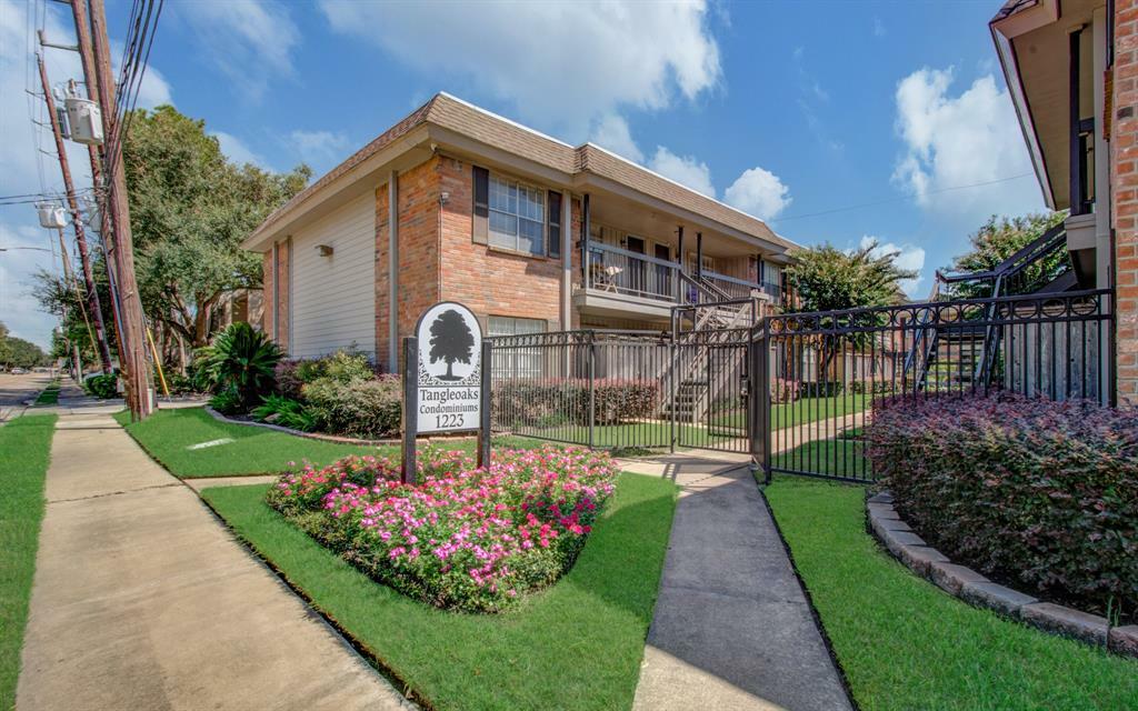 Property Photo: 1223 Augusta Drive 50 TX 77057