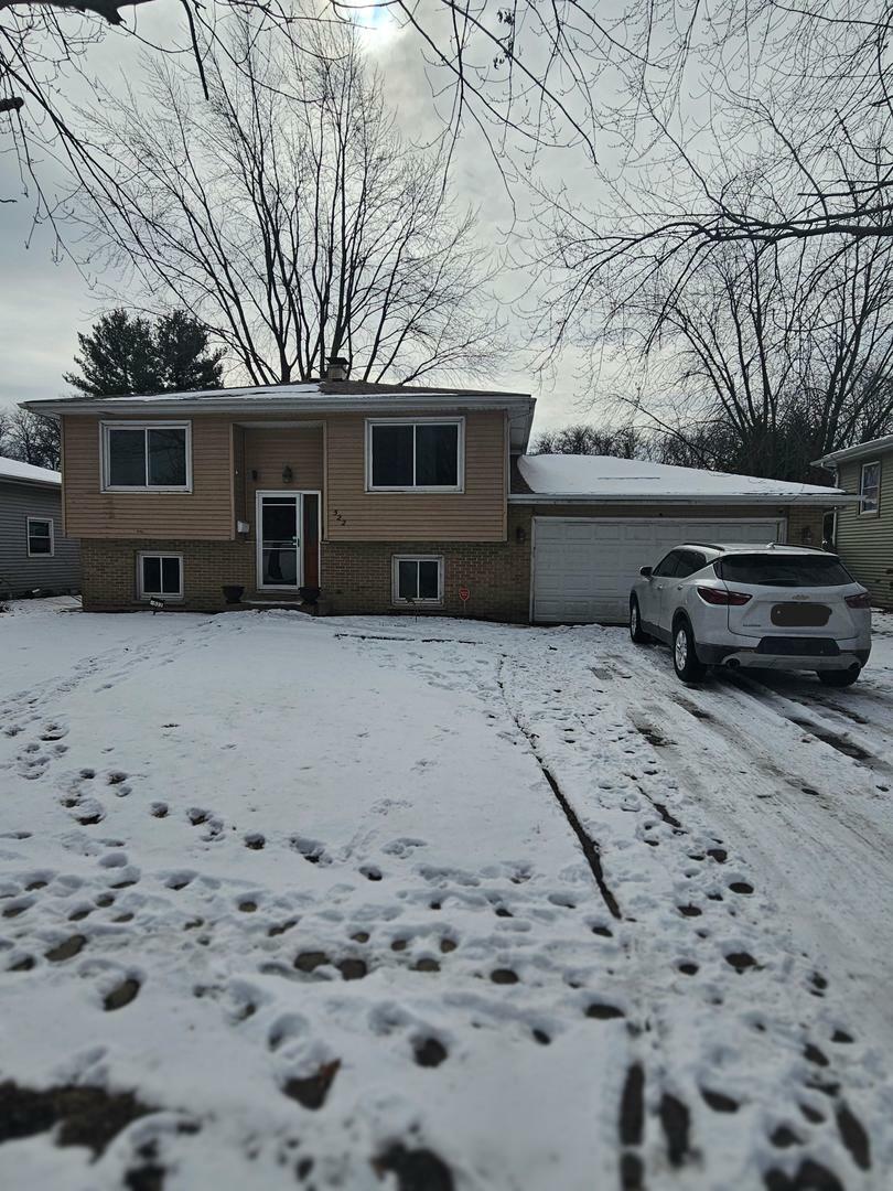 Property Photo: 522 Manor Place IL 60506