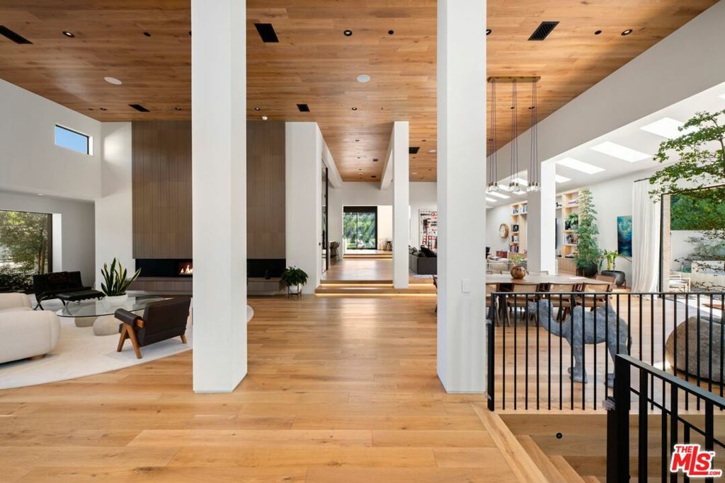 Property Photo: 5717 Round Meadow Road CA 91302
