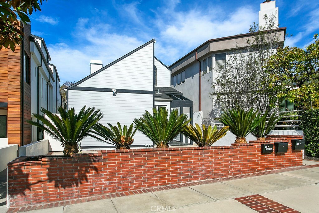 Property Photo: 719 Marigold Avenue CA 92625