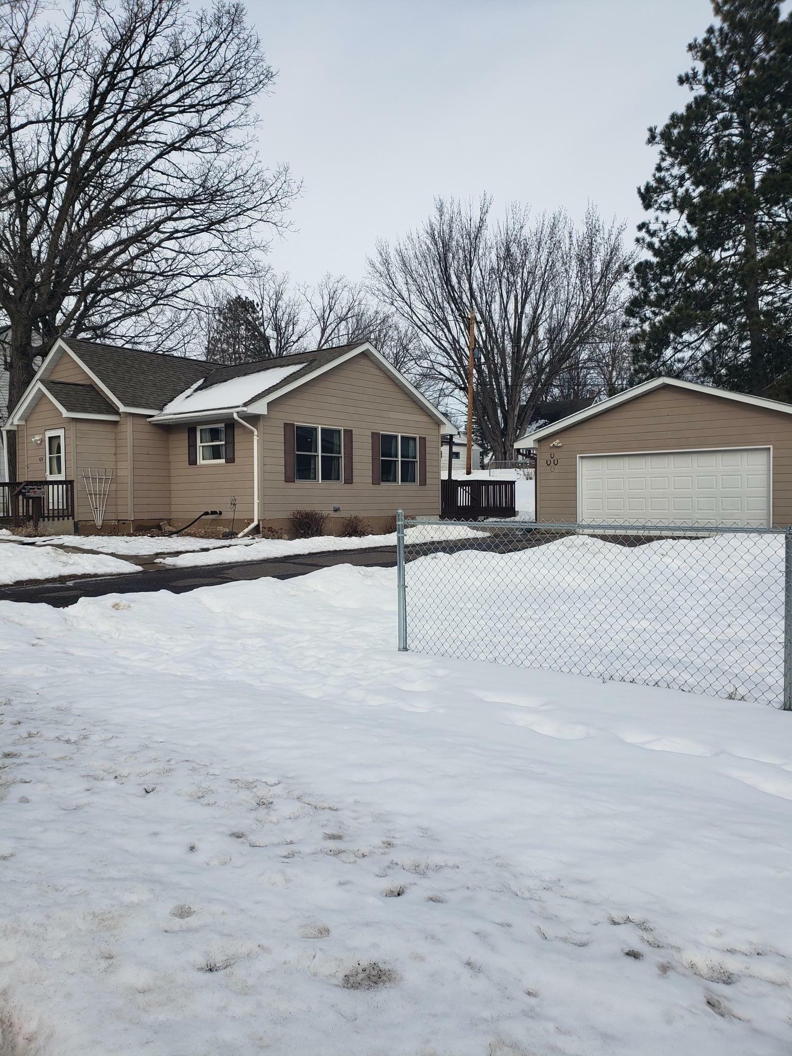 Property Photo:  424 McLean Street  MN 55051 