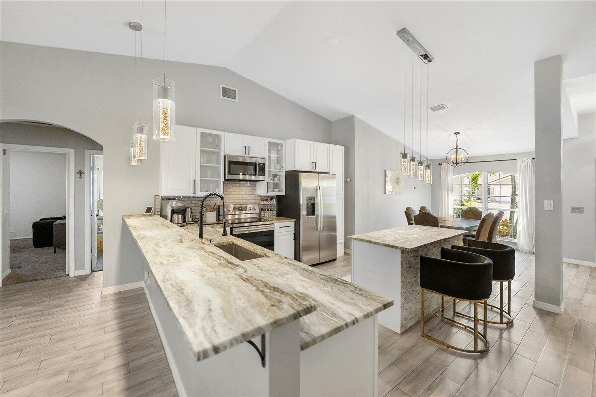 Property Photo: 613 SE Stow Terrace FL 34984