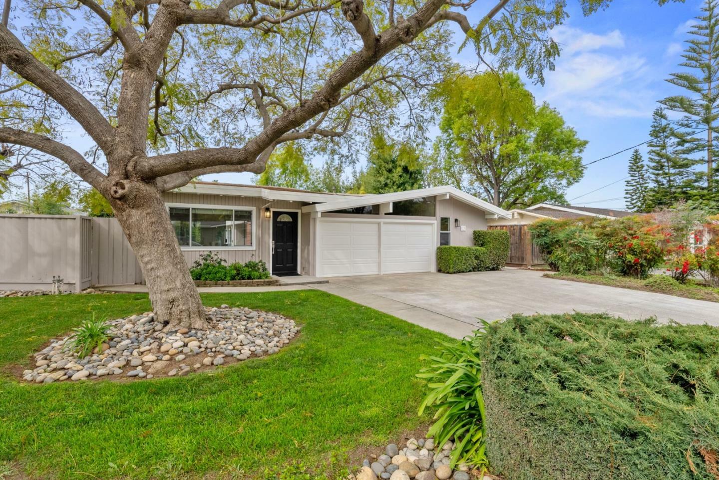 Property Photo:  813 Henrietta Avenue  CA 94086 