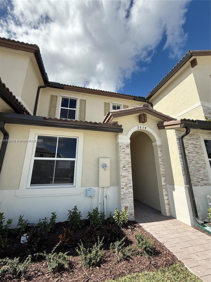 Property Photo: 2834 SE 25 2834 FL 33035