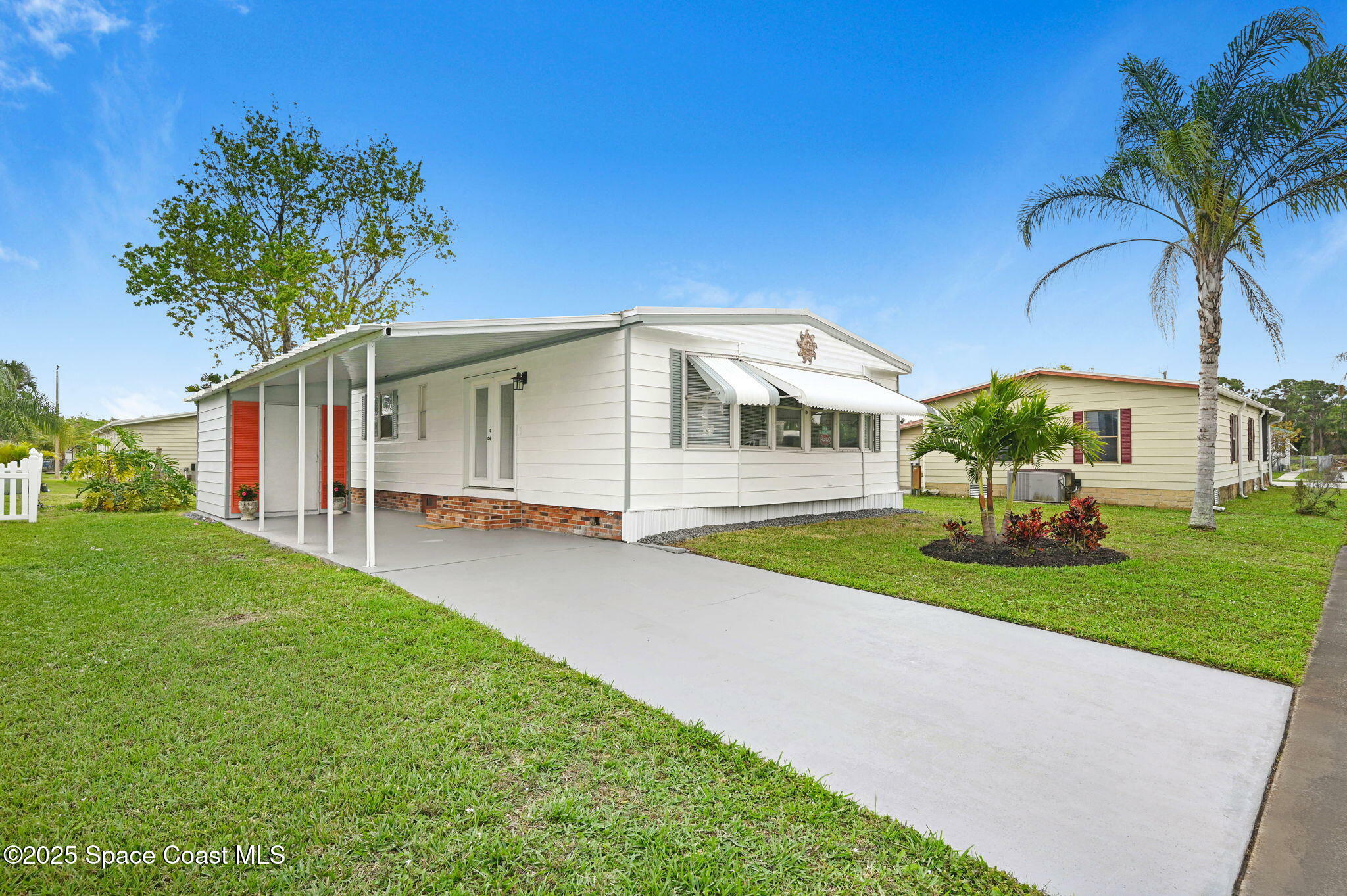 Property Photo: 1733 Live Oak Street NE FL 32905