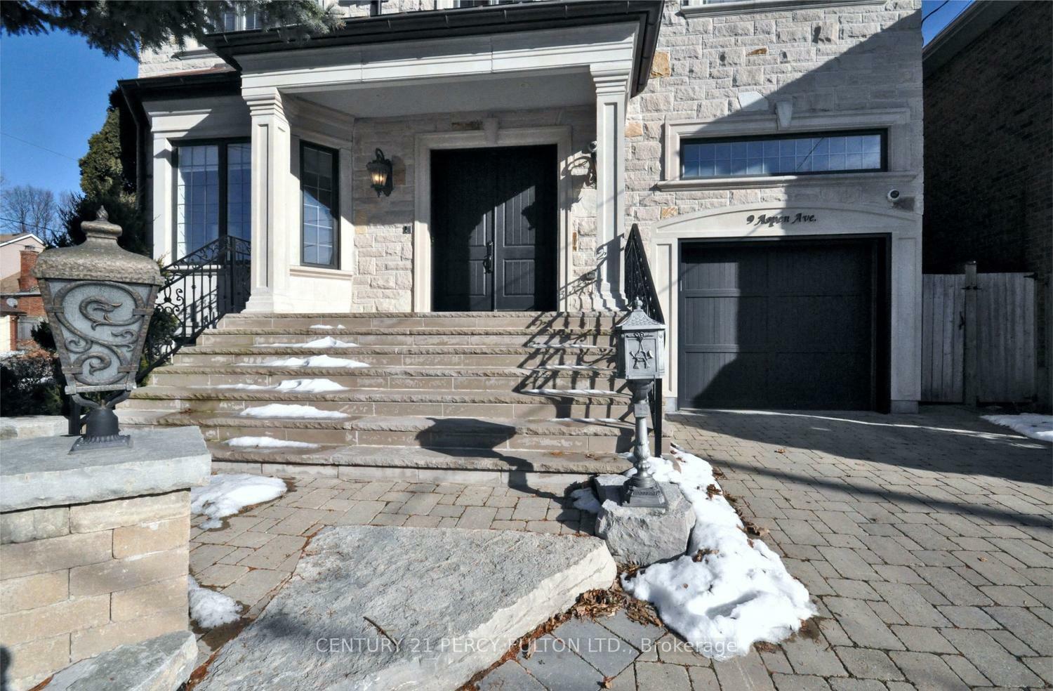 Photo de la propriété: 9 Aspen Ave ON M4B 2Z1