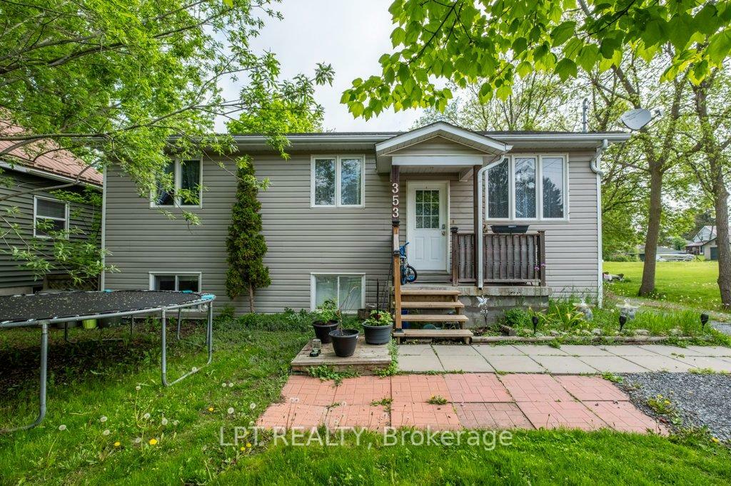 Property Photo: 353 Charles St N ON K7G 1V6