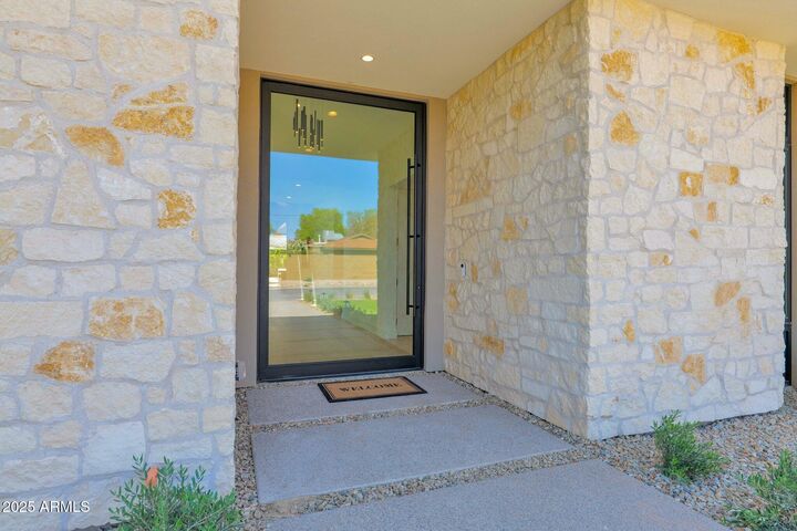 Property Photo: 4704 N 40th Place AZ 85018