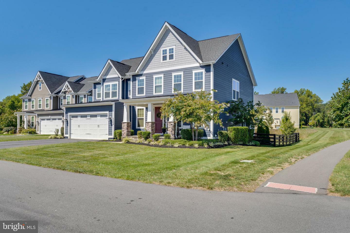 Property Photo: 23401 Lacebark Elm Lane VA 20105