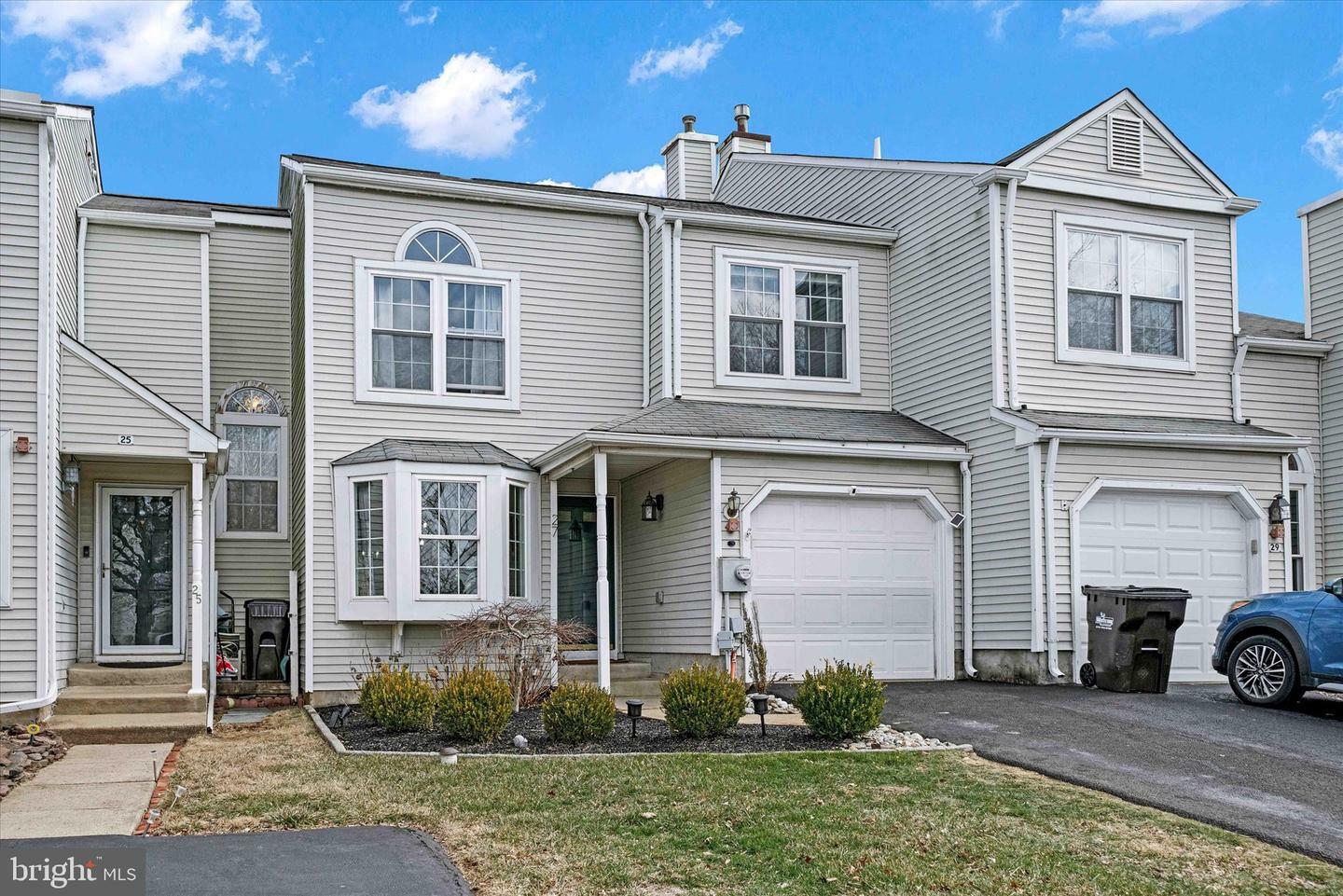 Property Photo:  27 Parkview Way  PA 18940 