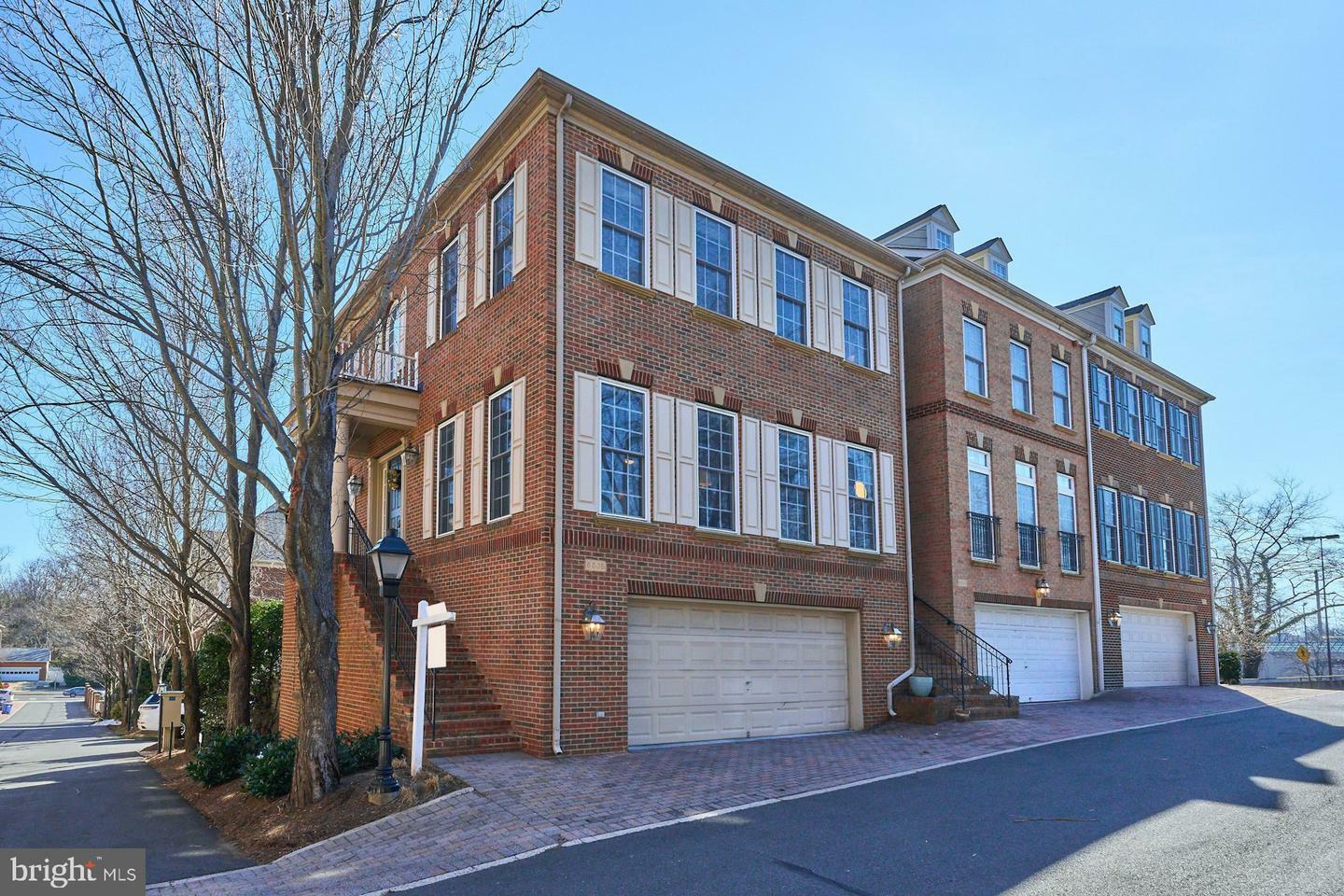 Property Photo: 6535 Washington Boulevard VA 22205