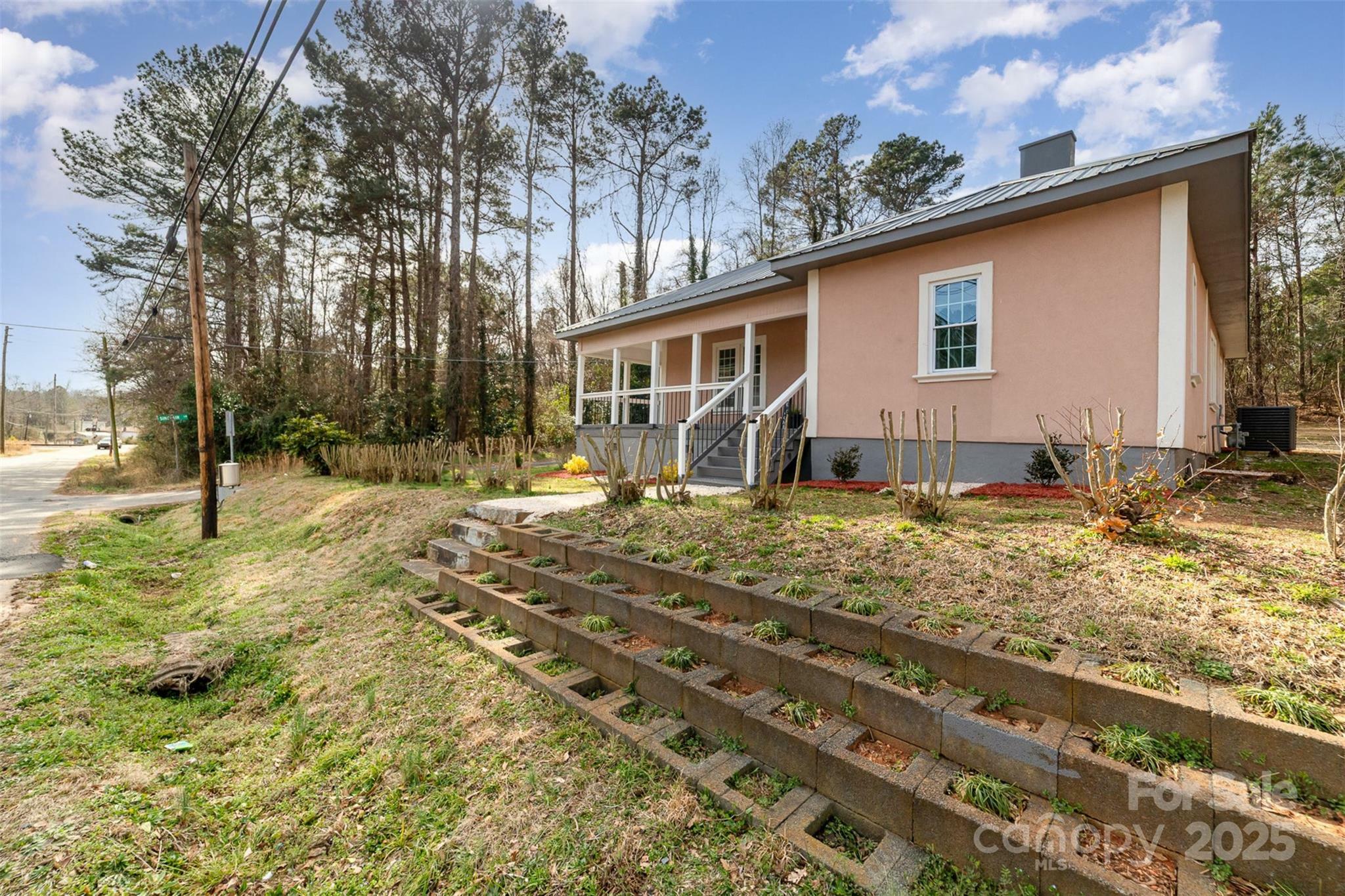 Property Photo: 1111 Barrington Street NC 28170
