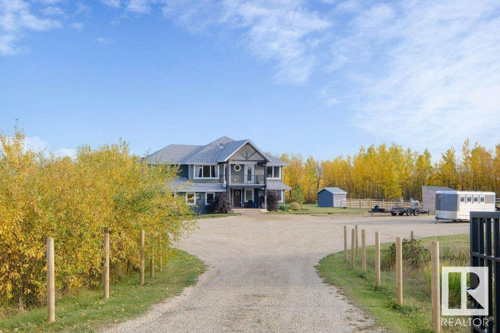 Property Photo:  19A 53509  Hwy 43  AB T0E 1V0 