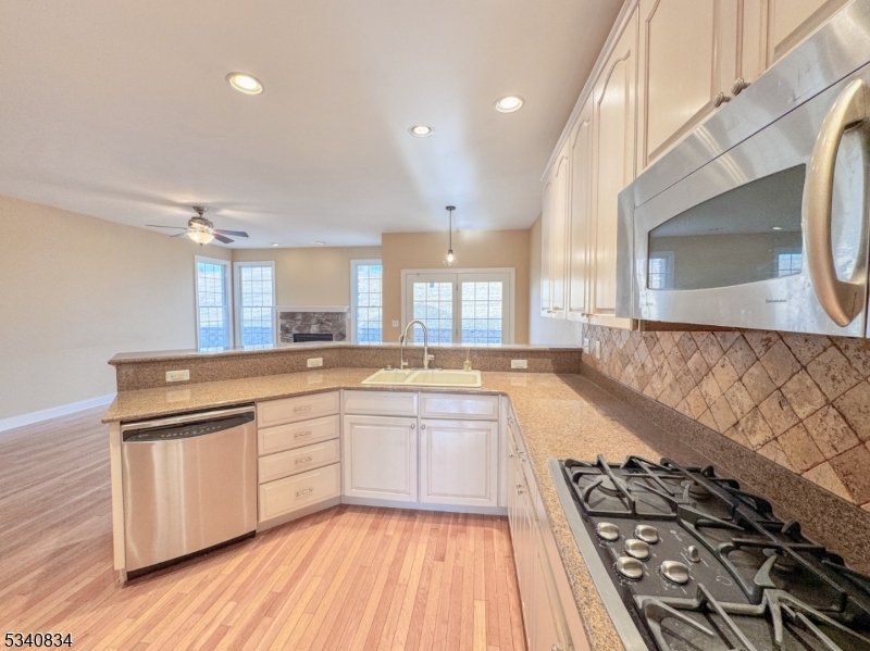Property Photo: 104 Briar Ct NJ 07419