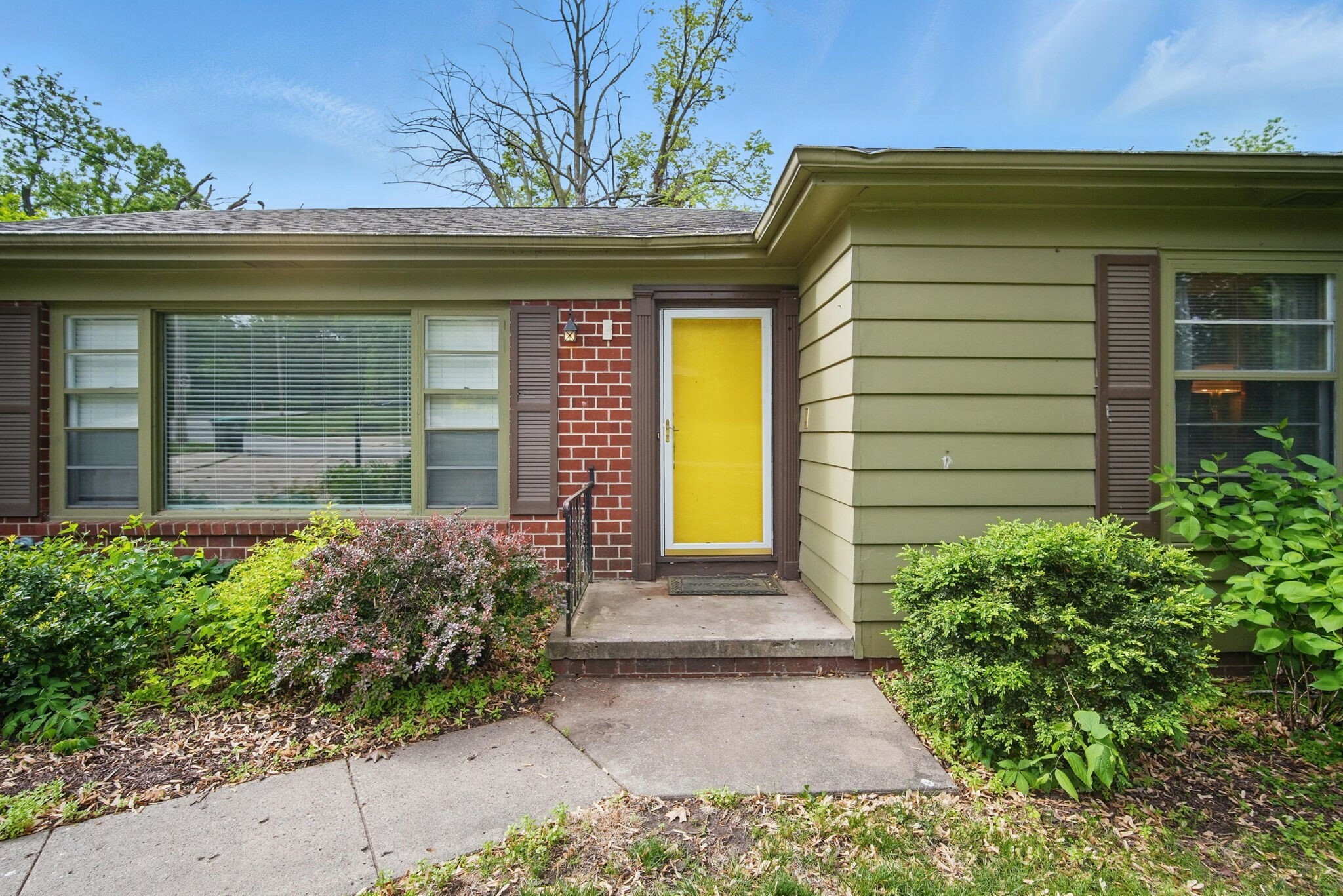 Property Photo: 5808 Chamberlain Drive IA 50312