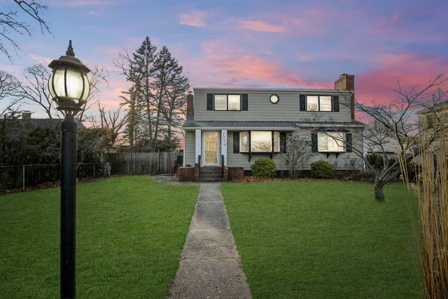 1114 Hyman Avenue  Bay Shore NY 11706 photo